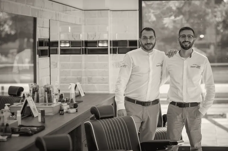 Fernando y Adrián en el salón actual